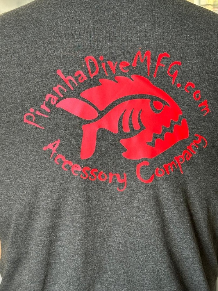 NewPiranhaDiveSoftWearingT-ShirtsREDLogoBlackMistColor--SizeLARGE