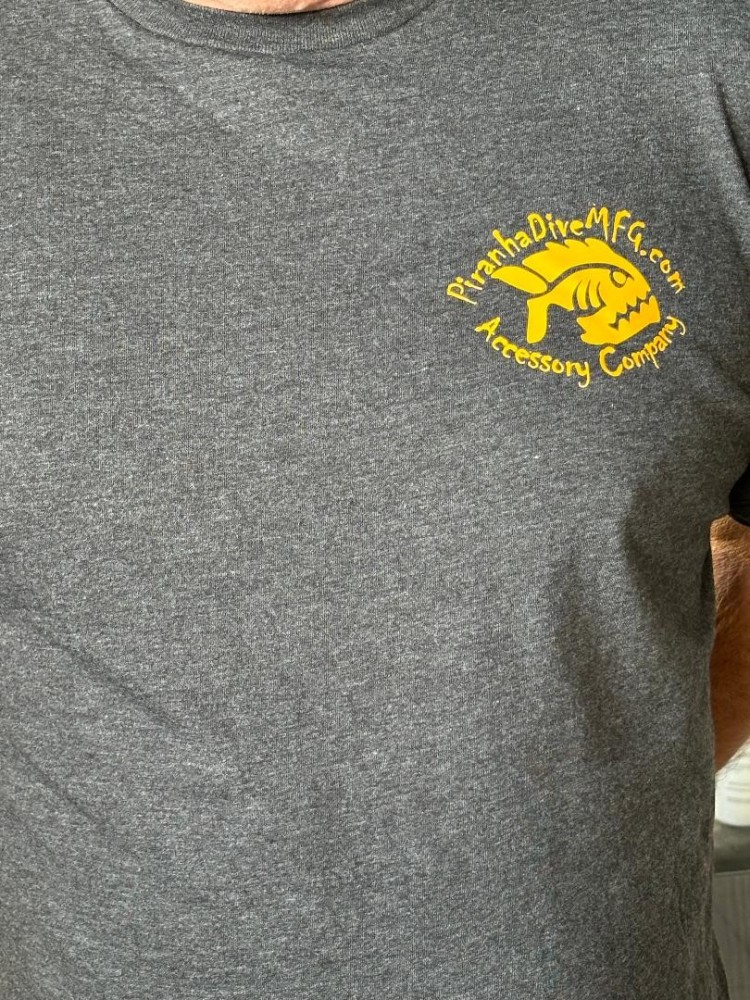 NewPiranhaDiveSoftWearingT-ShirtsYELLOWLogoBlackMistColor--SizeLarge