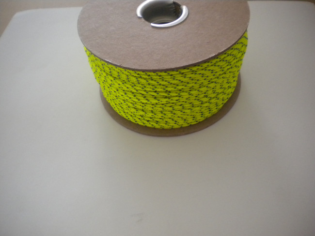 Piranha Professional Grade #18 Dive Line 900ft  "High Viz Neon Yellow w/ BLUE Tracer" - Product Image