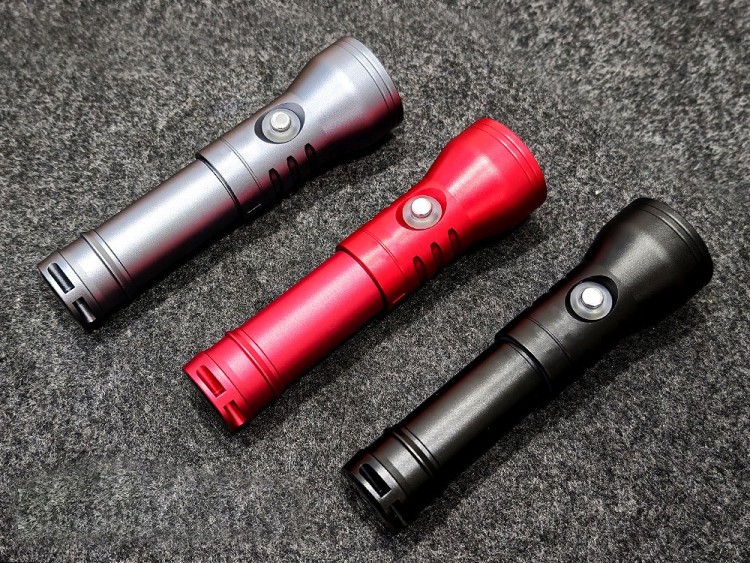 JustInPiranhaExplorer2200LumensDiveLightsBLACKBody1Onlyatthistime