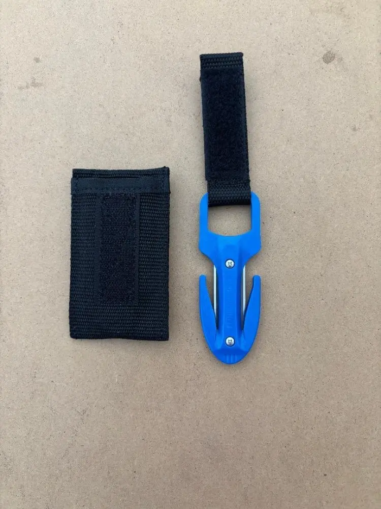 DualEdgeEmergencyCutterwHarnessPouchBlueHandle