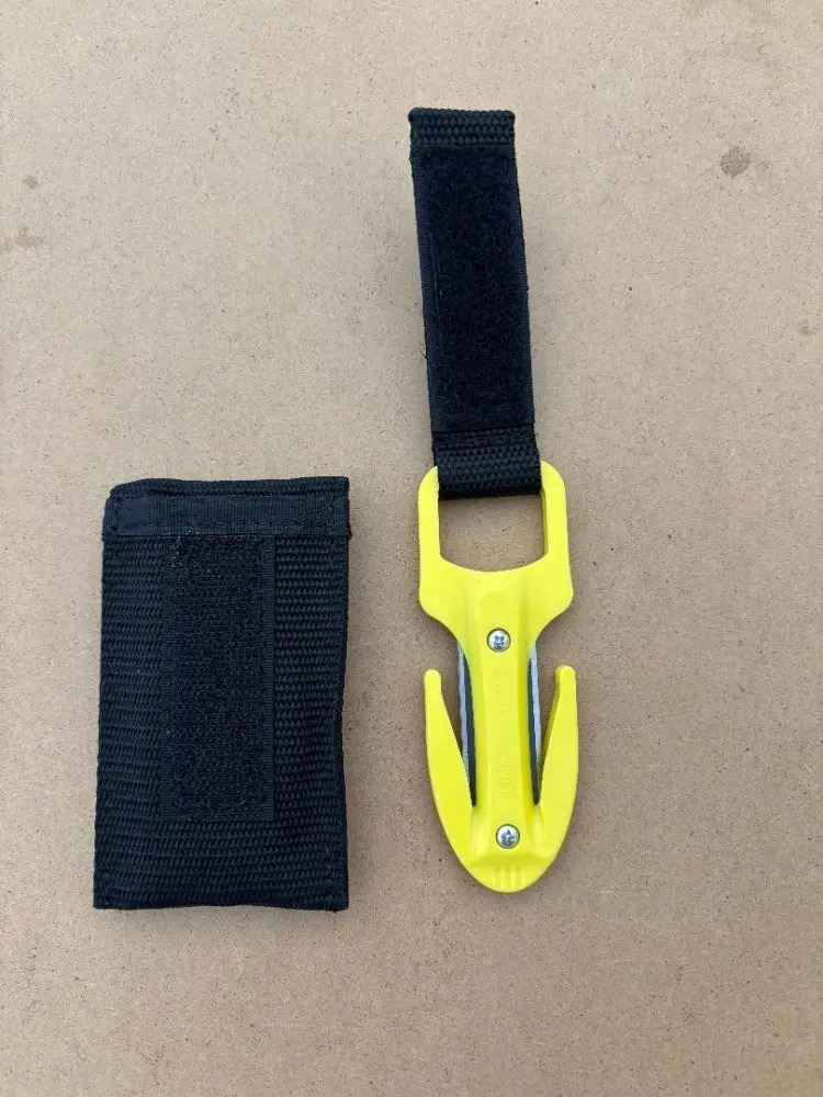 DualEdgeEmergencyCutterwHarnessPouchYellowHandle