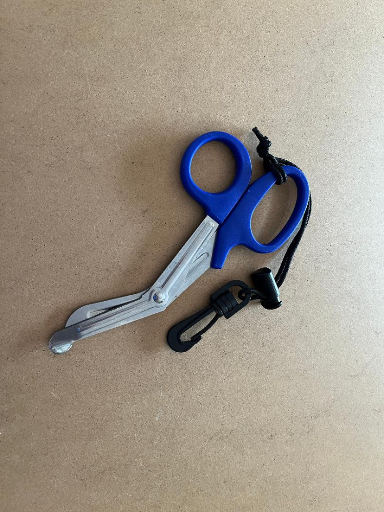 BackinStockBLUEHandleShearswithAdjustableWristLanyard