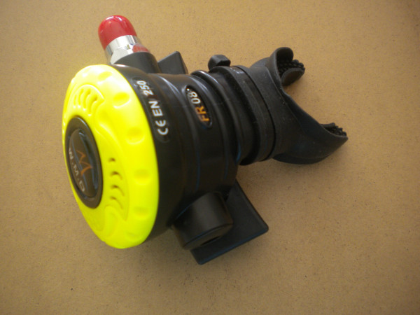 PiranhaExplorerNON-AdjustableOctoWMDExtremeDiving2ndStageAllYellowFace-Plate