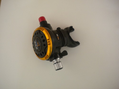 PiranhaExplorerWMDExtremeDiving2ndStageGoldRing-Black-FacePlate1only