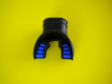 ComfortBiteSiliconeMouthPieceStandardSizeBLACKwBlueaccents