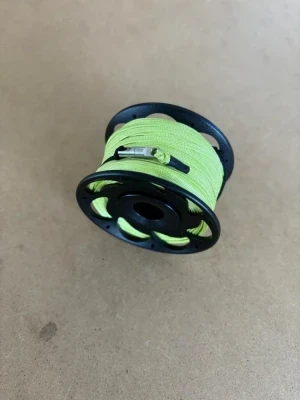 100ft Anodized Black Aluminum Body W/ Internal SPINNER plus FLAT High Viz Yellow LINE & SS Swivel  - Product Image