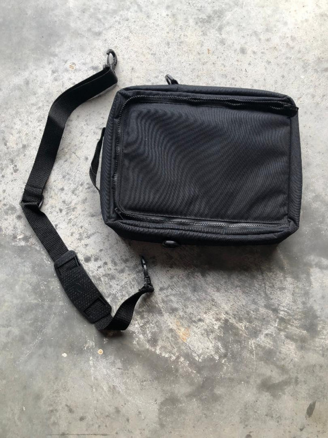 DeluxePaddedRoundregulatorbaginBLACKwCarryingStrap