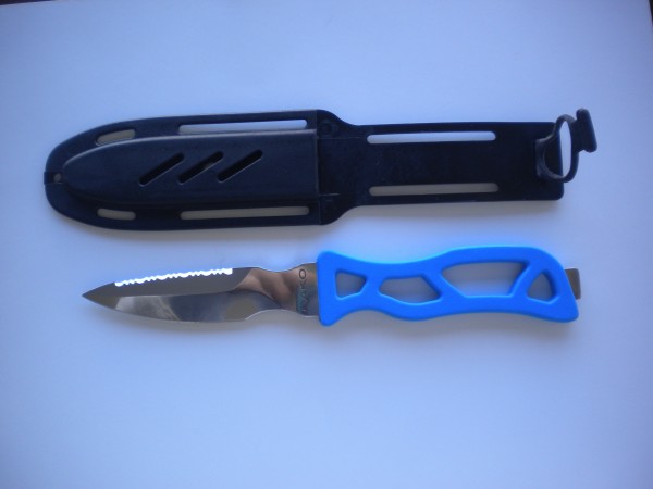 MakoStainlessSteelPointedTipKnifewSheathBlueHandle1Only