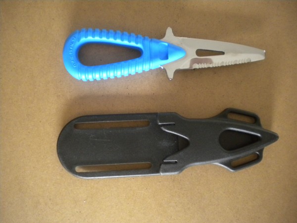 MicrosubRace2BluntTipwHardPlasticSheathBlueHandleStainlessBlade1ONLY
