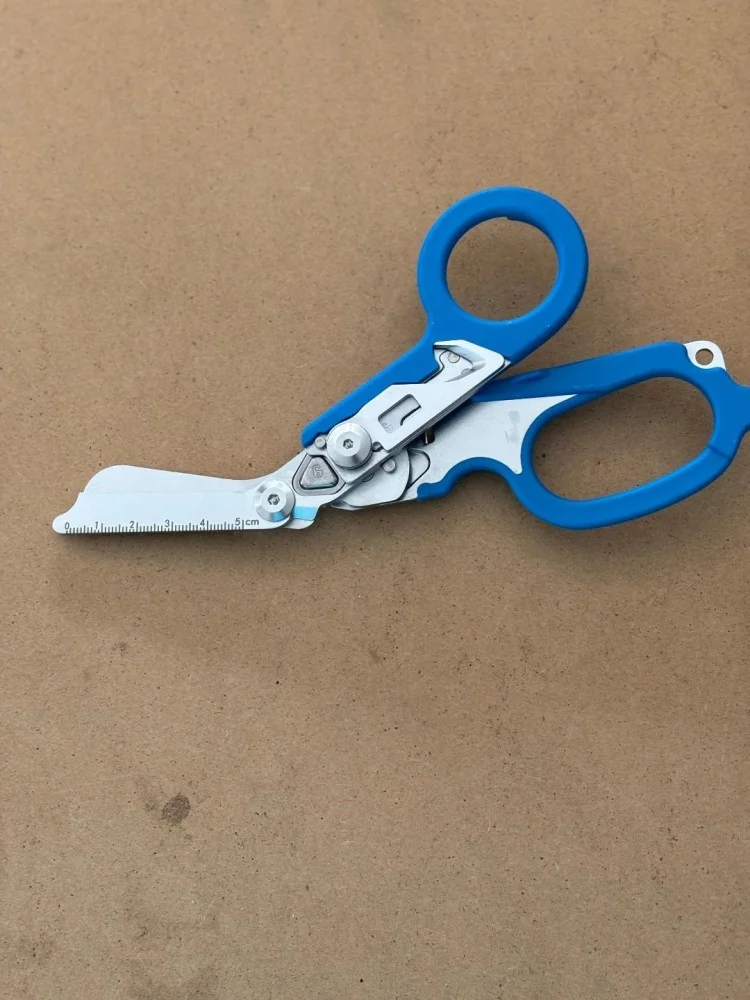 NewColorFoldingCompactLineShearsOceanBLUEHandles420SSBlade