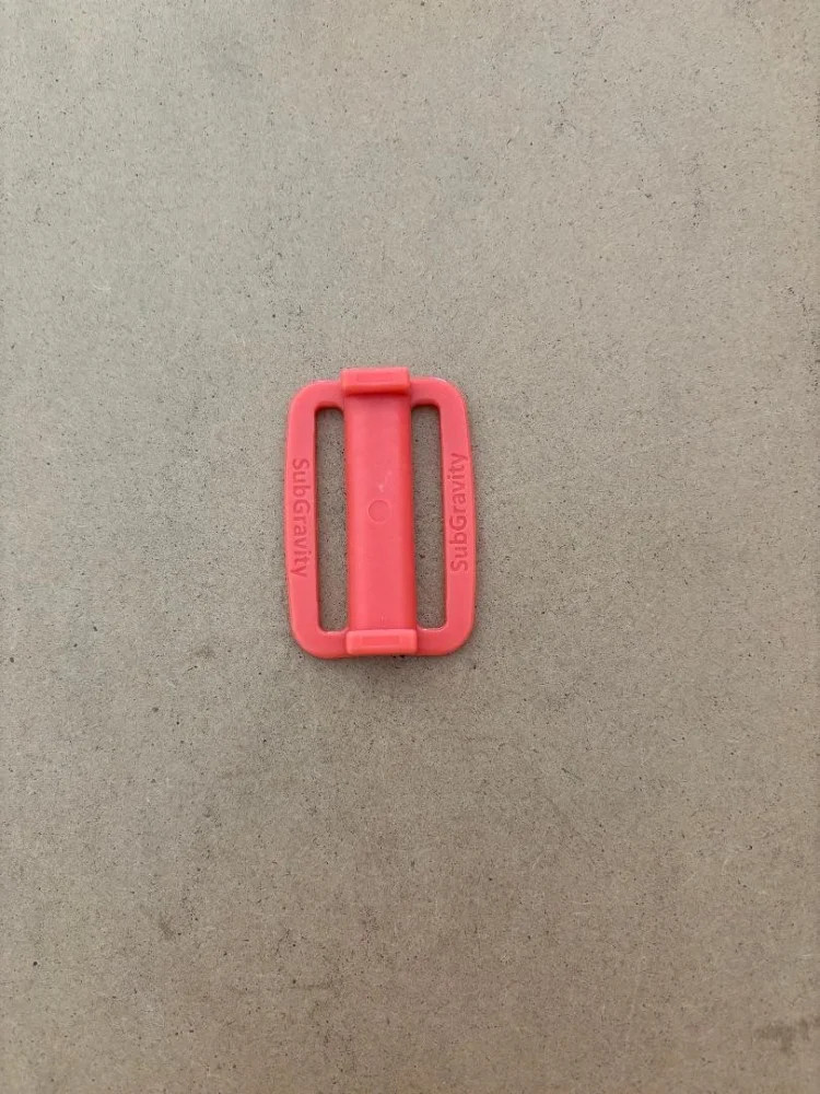 NewDeluxeREDPlasticSlideBarforBackplatesHarnessesPriceperPiece