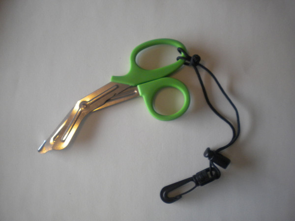 NewGreenHandleShearswithPlasticSwivelClip