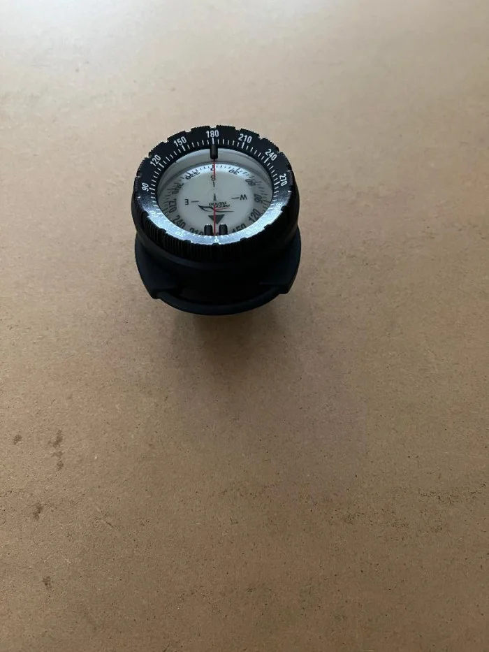 NewHoseMountableCompasswithTecBLACKBezel