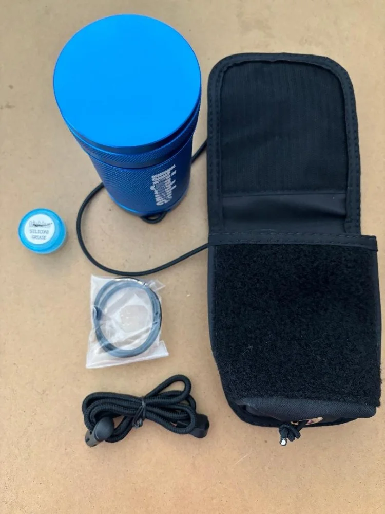 NewOceanBLUEWater-TightDiveCanisterShownwithOptionalHoldingPocket