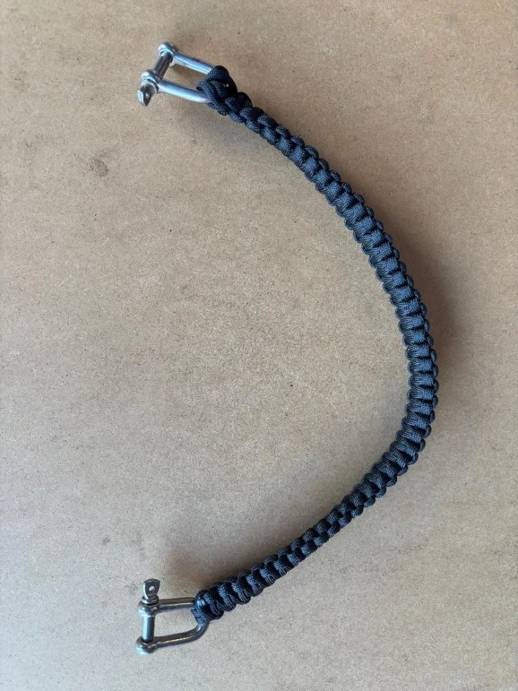 NewParacordLanyardw12D-ShacklesBlackParacord
