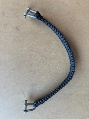 New! Paracord Lanyard w/ 1/2" D-Shackles "Black Paracord"