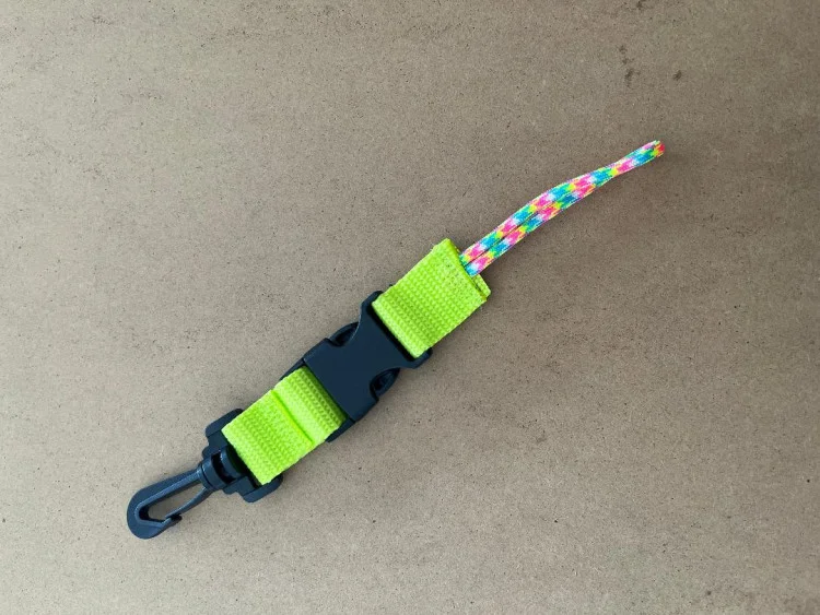 NewQuickReleaseAssemblyClipwith234inchLoopononeendNeonGreenWebbing