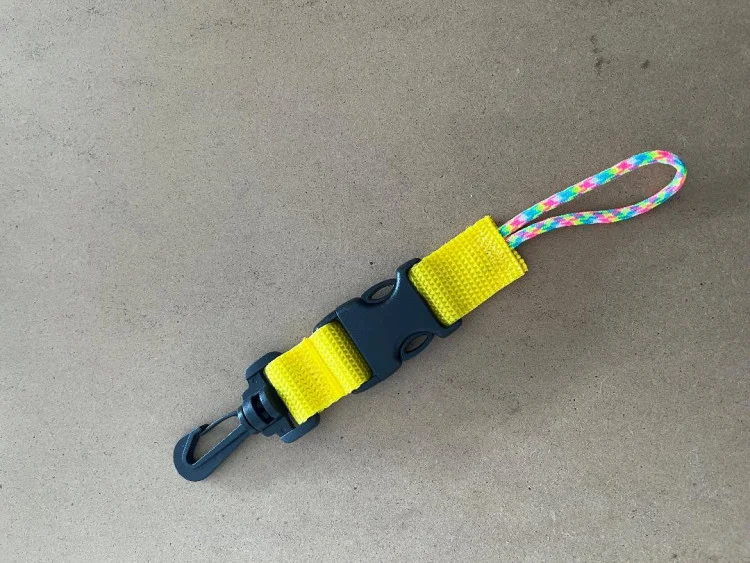 NewQuickReleaseAssemblyClipwith234inchLoopononeendYellowWebbing