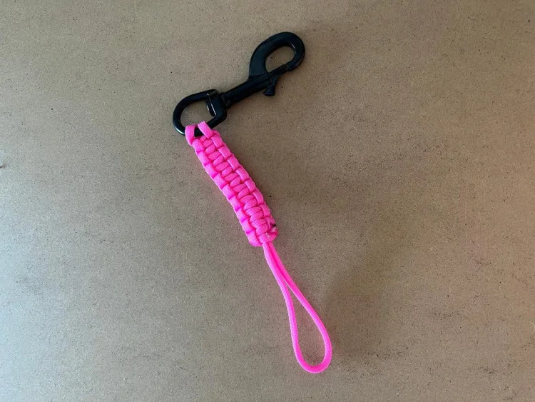 UnderwaterLanyardwBlackSwivelBoltSnapColorPink
