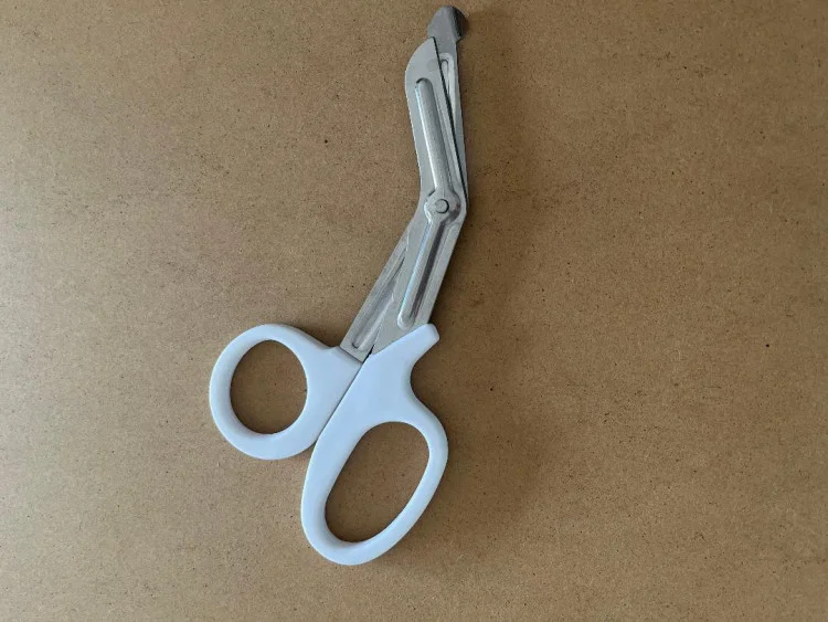 NewcolorWHITEHandleEMTEmergencyCuttingShearswithpouch