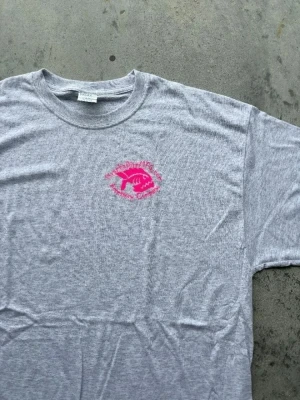 Piranha Dive Comfortable Wearing T-Shirts Hot Pink Logo / Grey Sport Color-- Size X-Large 1 ONLY! - Product Image