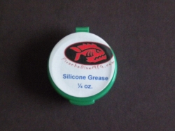 PiranhaSilicone.25ozClamshell