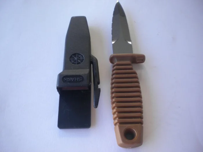 Shark9ApneawHardCaseBrownHandleBlackCase1Only