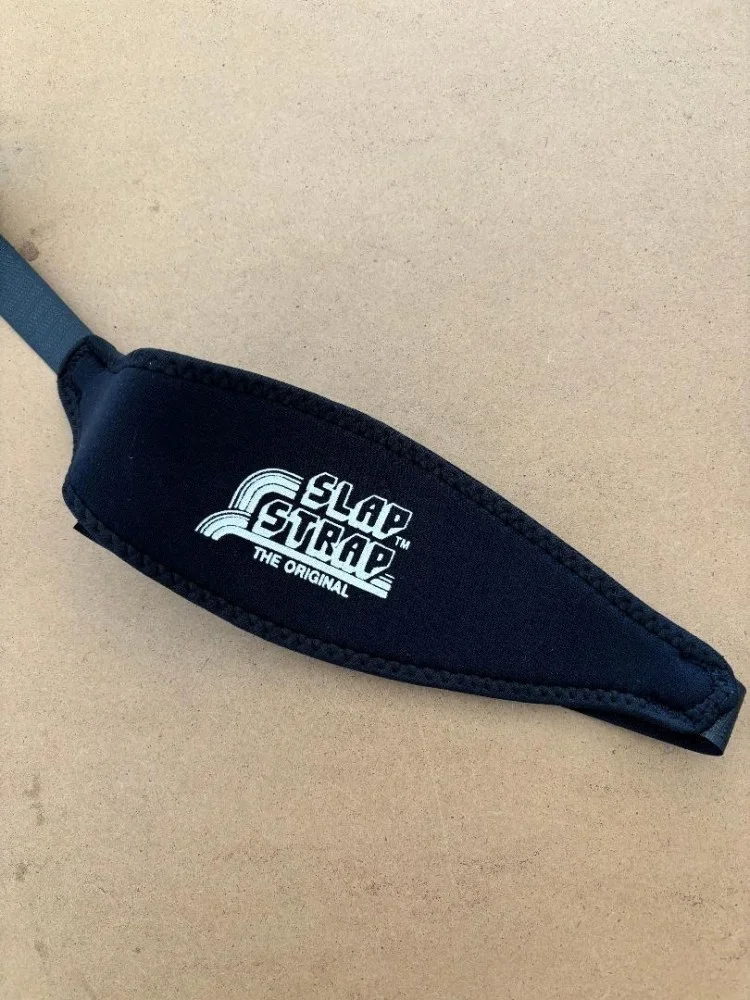 SlapStrapwVelcroClosureBlackBackBlueInside