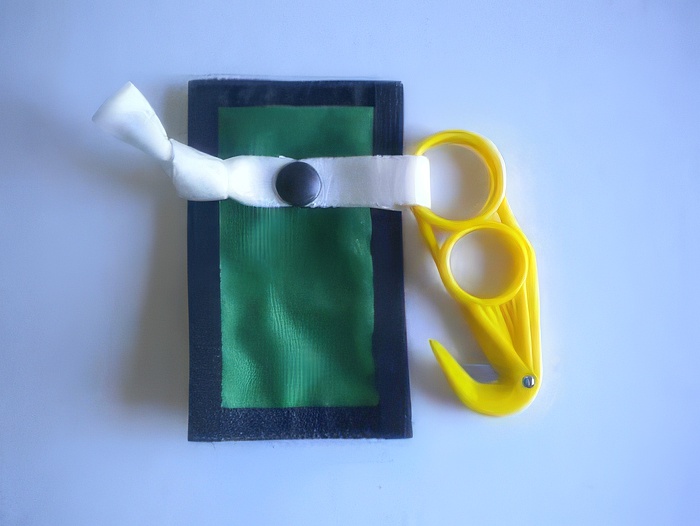 Z Knife W/GREEN Pouch - Product Image